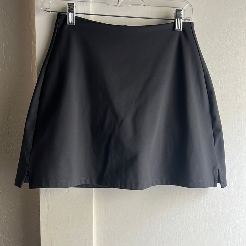 Girlfriend Collective skort (moonstone gray)